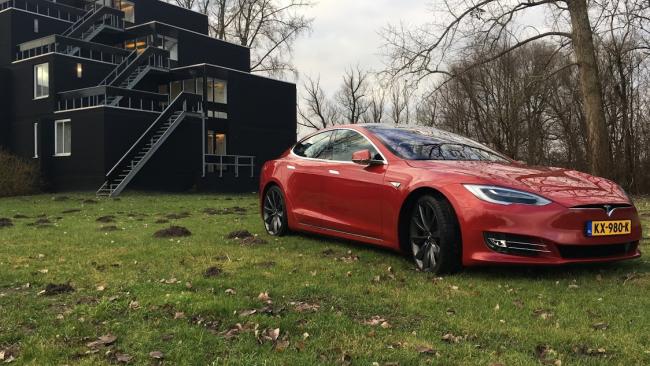 Tesla Model S 90 D